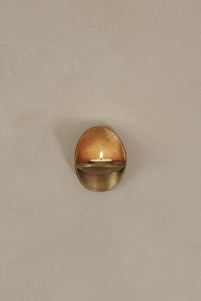 Agapé fyrfads væglysestage - Brass finish
